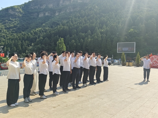 【黨群工作】(第二分局)聯建鑄魂礪初心 廉韻清風潤工地——第二分局易縣項目部黨支部赴狼牙山開展紅色踐學活動 攝影者:劉濤 (2).jpg