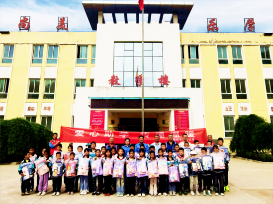 【社會(huì)責(zé)任】(第二分局)愛(ài)心助學(xué),傳遞溫暖 (2).png